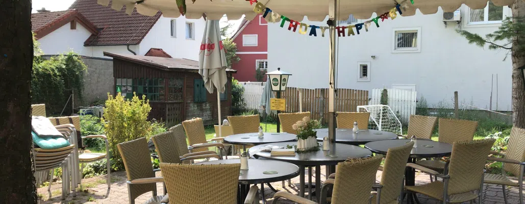 Schattiger Gastgarten